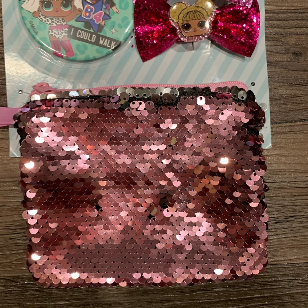 L.O.L. Surprise! Bow, Bag, & Mirror Purse Set LOL Gift Set - Picture 5 of 6